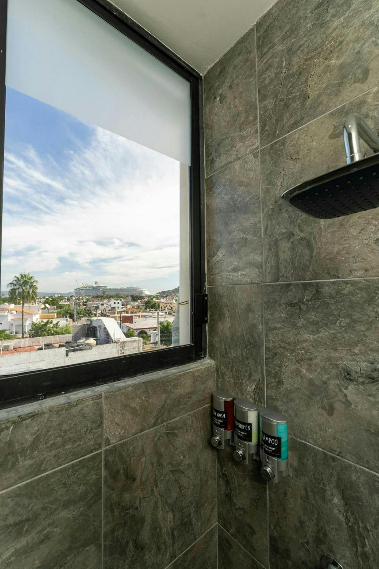 New & Modern, 5 Star Area, Walk 2 Beach, Pool, Views, King Bed ماساتلان المظهر الخارجي الصورة